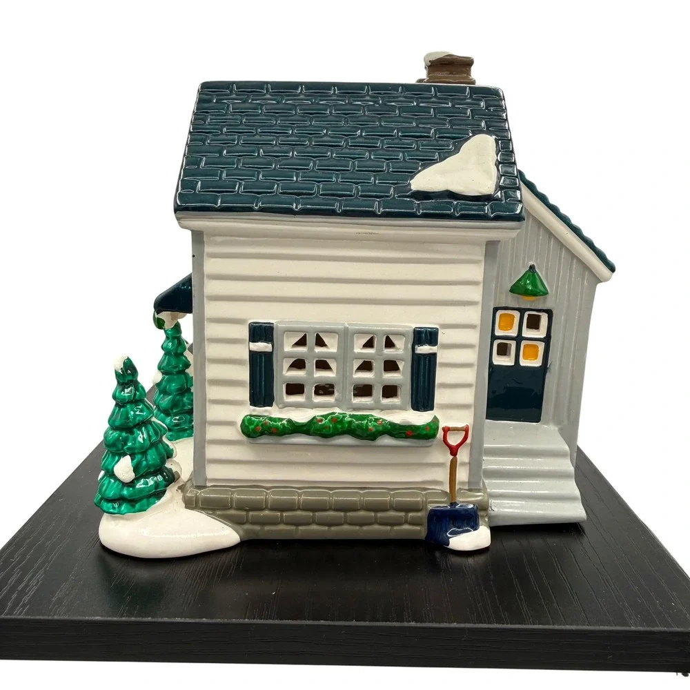 Vintage Dept. 56 Grandma's Cottage Snow Village Cord Bulb Box Sleeve Included